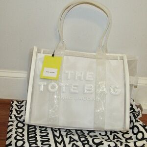Brand new w tags / dustbag MARC JACOBS $295 THE TOTE BAG Large white mes…